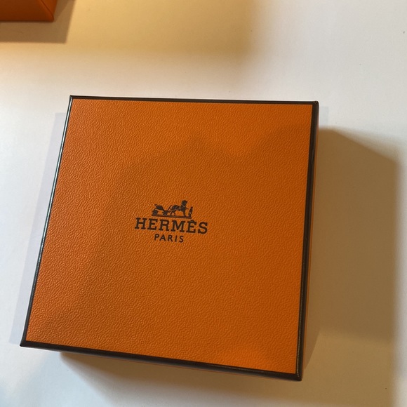 HERMES (4) BOXS AND (4) SMALL BOOKS - Picture 6 of 11